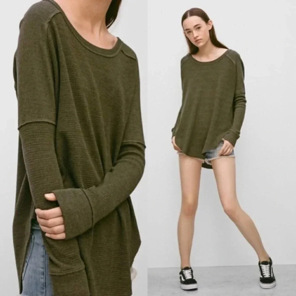 Aritzia Tops - Aritzia Tna Alder Long Sleeve Tshirt  Black Color